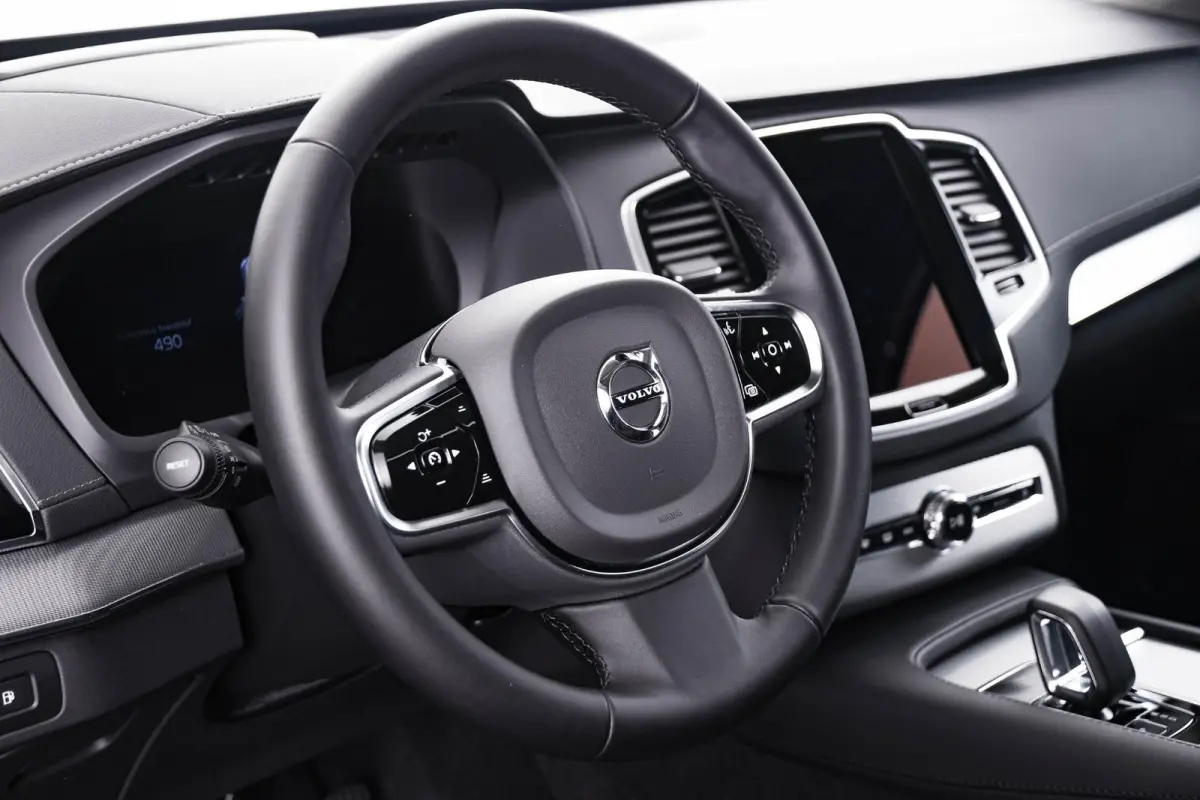 2.0 T8 Plug-in hybrid AWD Ultra Dark Trekhaak - Panoramadak - Adaptieve Cruise Control - Harman Kardon - Head up - Stoelverwarming voor/achter - Zongordijnen achterportieren - Visual Park As
