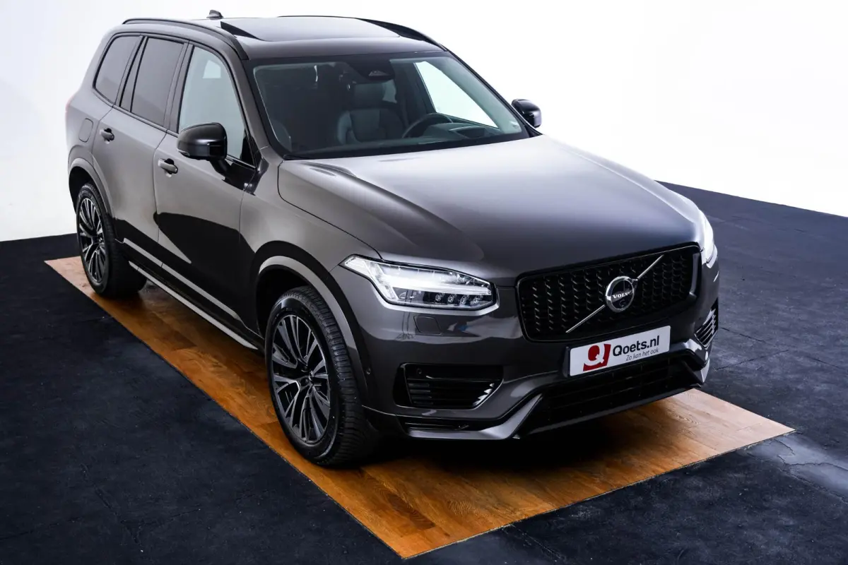 2.0 T8 Plug-in hybrid AWD Ultra Dark Trekhaak - Panoramadak - Adaptieve Cruise Control - Harman Kardon - Head up - Stoelverwarming voor/achter - Zongordijnen achterportieren - Visual Park As