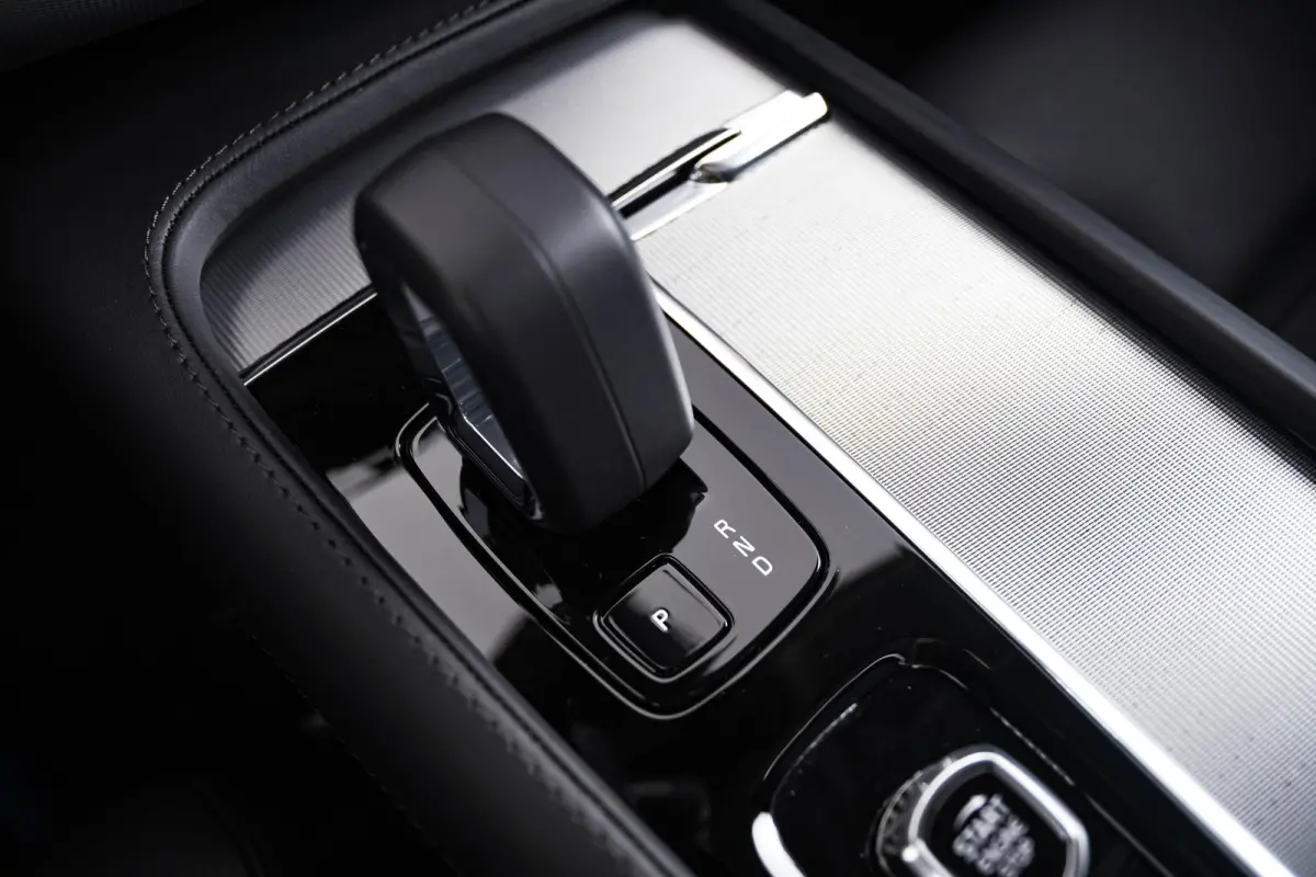 2.0 T8 Plug-in hybrid AWD Ultra Dark Trekhaak - Panoramadak - Adaptieve Cruise Control - Harman Kardon - Head up - Stoelverwarming voor/achter - Zongordijnen achterportieren - Visual Park As