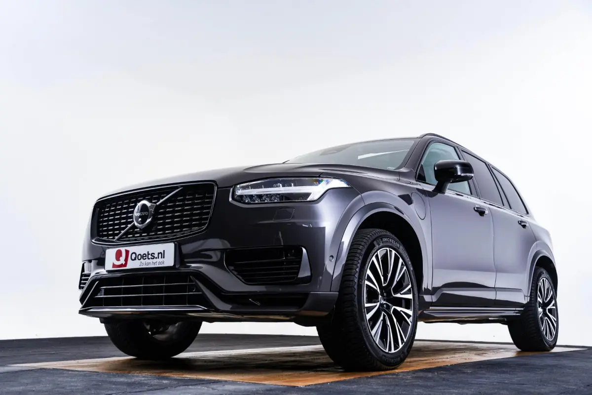2.0 T8 Plug-in hybrid AWD Ultra Dark Trekhaak - Panoramadak - Adaptieve Cruise Control - Harman Kardon - Head up - Stoelverwarming voor/achter - Zongordijnen achterportieren - Visual Park As
