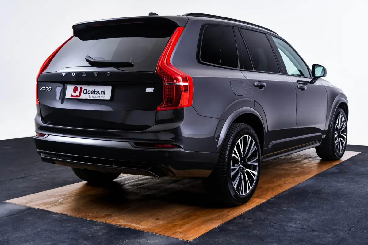 2.0 T8 Plug-in hybrid AWD Ultra Dark Trekhaak - Panoramadak - Adaptieve Cruise Control - Harman Kardon - Head up - Stoelverwarming voor/achter - Zongordijnen achterportieren - Visual Park As