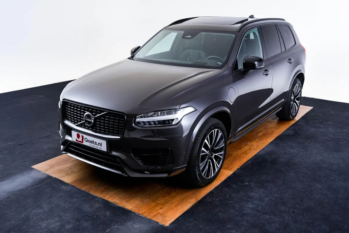 2.0 T8 Plug-in hybrid AWD Ultra Dark Trekhaak - Panoramadak - Adaptieve Cruise Control - Harman Kardon - Head up - Stoelverwarming voor/achter - Zongordijnen achterportieren - Visual Park As