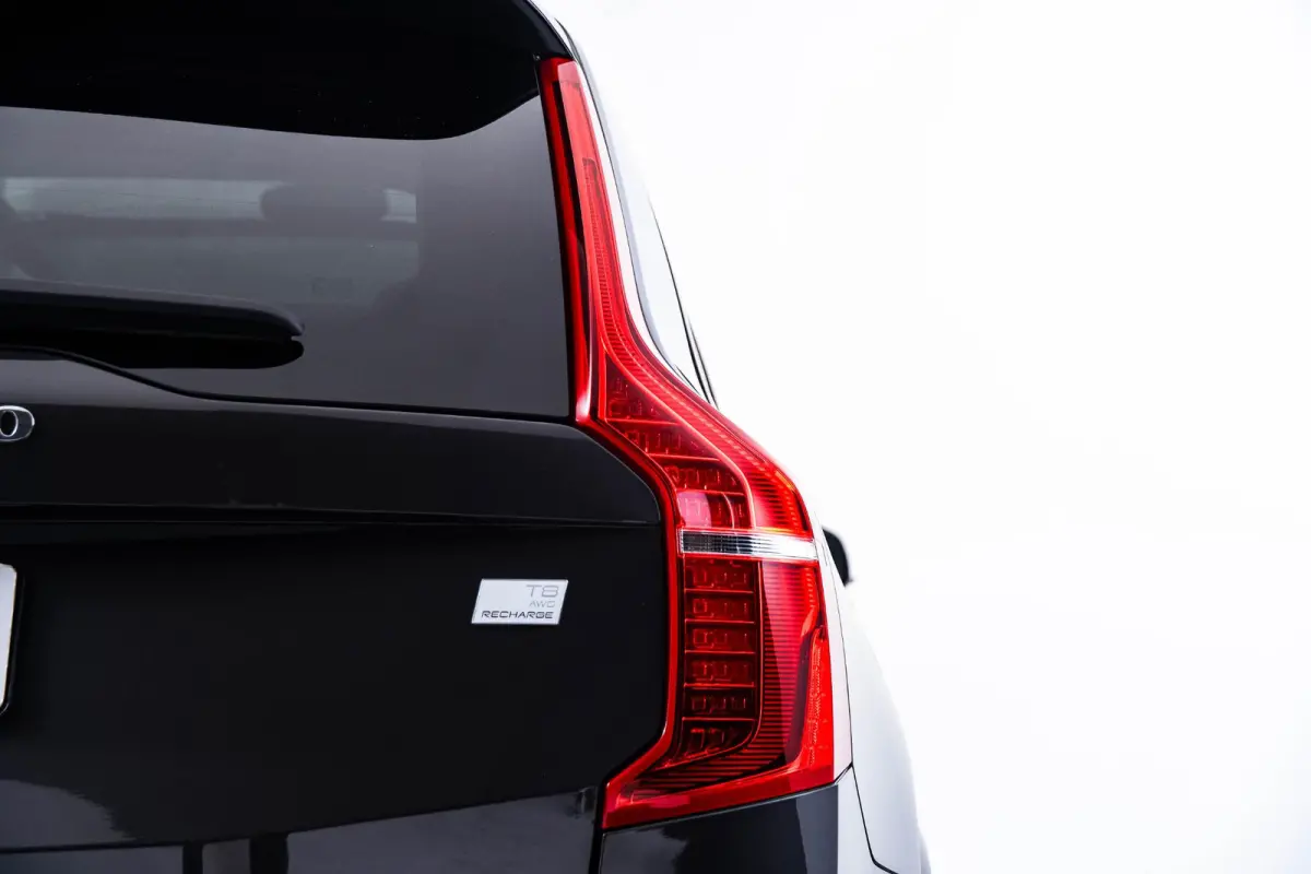 2.0 T8 Plug-in hybrid AWD Ultra Dark Trekhaak - Panoramadak - Adaptieve Cruise Control - Harman Kardon - Head up - Stoelverwarming voor/achter - Zongordijnen achterportieren - Visual Park As