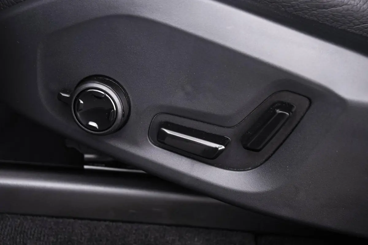 2.0 T8 Plug-in hybrid AWD Ultra Dark Trekhaak - Panoramadak - Adaptieve Cruise Control - Harman Kardon - Head up - Stoelverwarming voor/achter - Zongordijnen achterportieren - Visual Park As