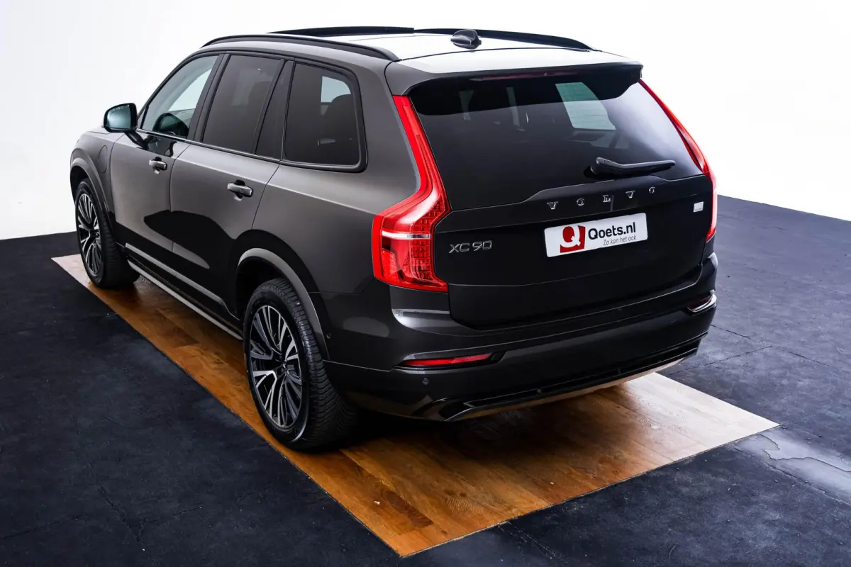 2.0 T8 Plug-in hybrid AWD Ultra Dark Trekhaak - Panoramadak - Adaptieve Cruise Control - Harman Kardon - Head up - Stoelverwarming voor/achter - Zongordijnen achterportieren - Visual Park As