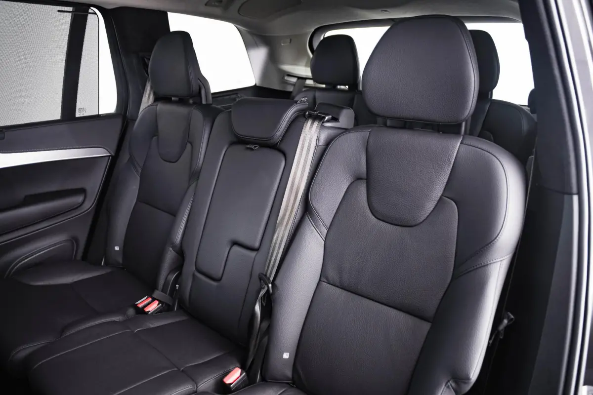 2.0 T8 Plug-in hybrid AWD Ultra Dark Trekhaak - Panoramadak - Adaptieve Cruise Control - Harman Kardon - Head up - Stoelverwarming voor/achter - Zongordijnen achterportieren - Visual Park As
