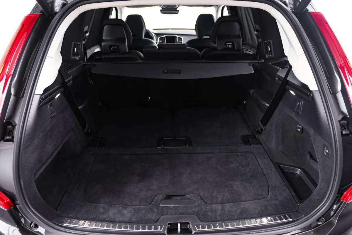 2.0 T8 Plug-in hybrid AWD Ultra Dark Trekhaak - Panoramadak - Adaptieve Cruise Control - Harman Kardon - Head up - Stoelverwarming voor/achter - Zongordijnen achterportieren - Visual Park As