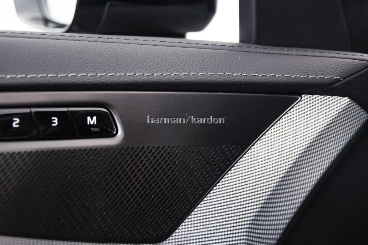 2.0 T8 Plug-in hybrid AWD Ultra Dark Trekhaak - Panoramadak - Adaptieve Cruise Control - Harman Kardon - Head up - Stoelverwarming voor/achter - Zongordijnen achterportieren - Visual Park As