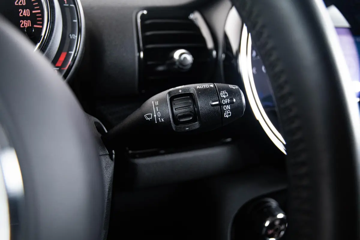 1.5 One Classic LED koplampen - PDC - Navigatie - Airco - 17 inch - Cruise Control - Sportstoelen