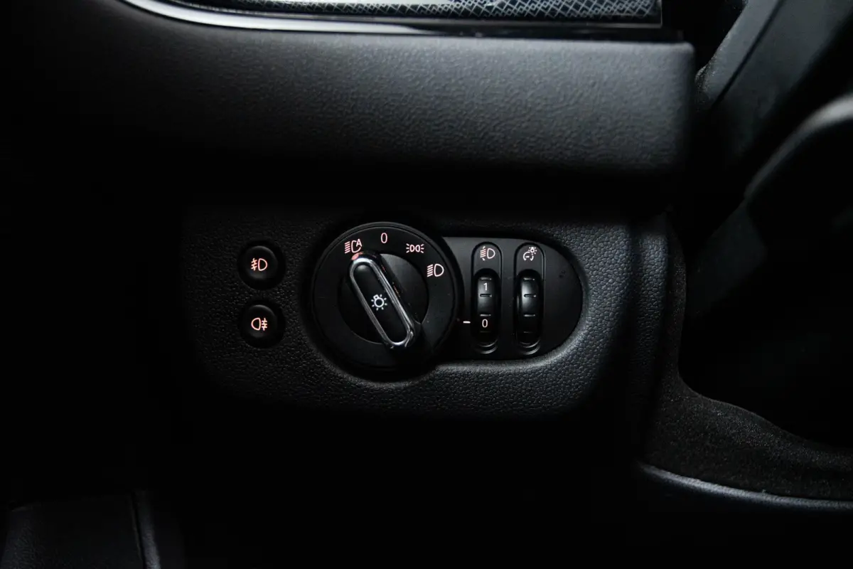 1.5 One Classic LED koplampen - PDC - Navigatie - Airco - 17 inch - Cruise Control - Sportstoelen