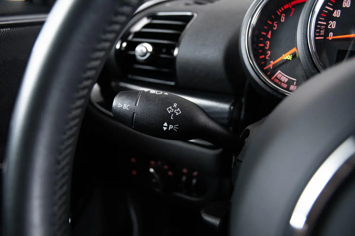1.5 One Classic LED koplampen - PDC - Navigatie - Airco - 17 inch - Cruise Control - Sportstoelen