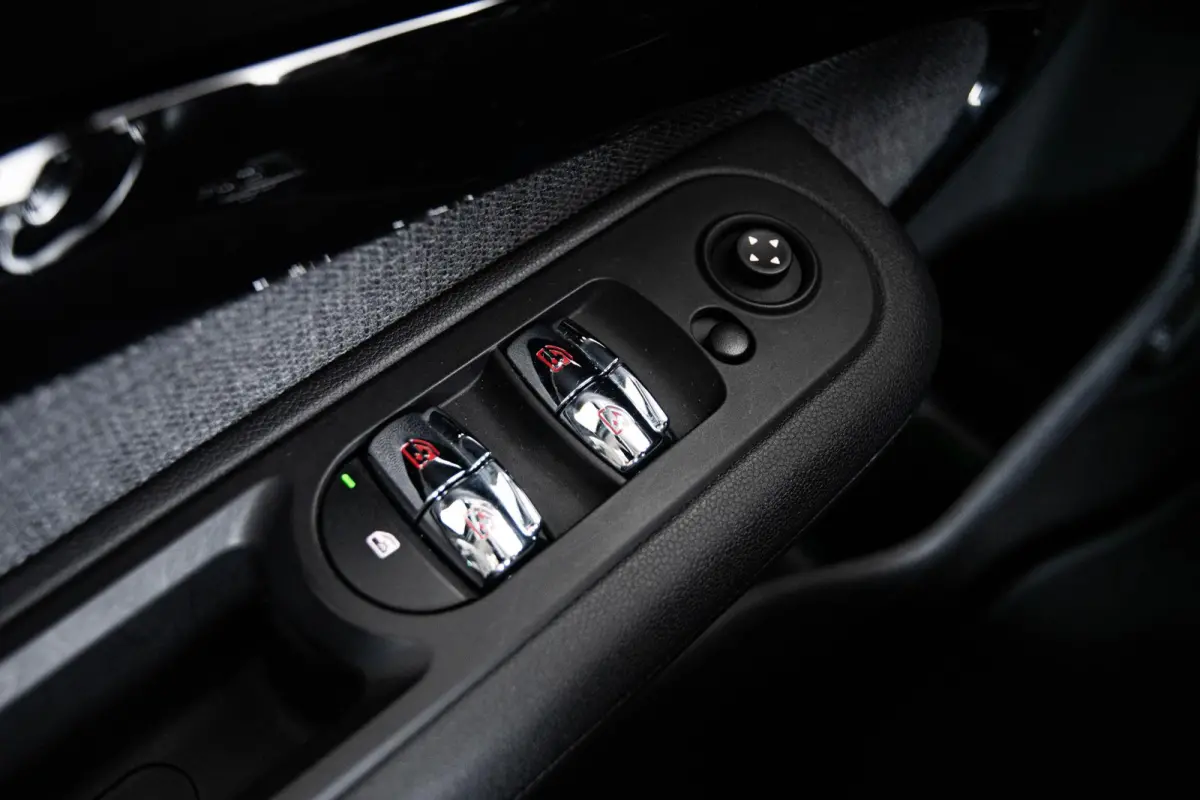 1.5 One Classic LED koplampen - PDC - Navigatie - Airco - 17 inch - Cruise Control - Sportstoelen