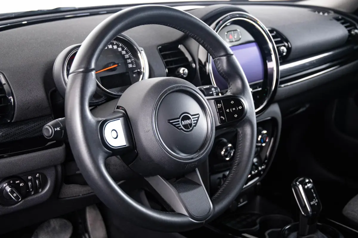 1.5 One Classic LED koplampen - PDC - Navigatie - Airco - 17 inch - Cruise Control - Sportstoelen