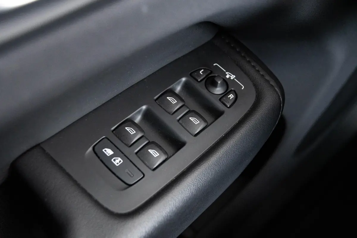 2.0 T8 Plug-in hybrid AWD Ultimate Dark Panoramadak - Adaptieve Cruise Control - Harman kardon - Stoelverwarming voor/achter - Stuurwielverwarming - Stoelen voor elektrisch verstelbaar -