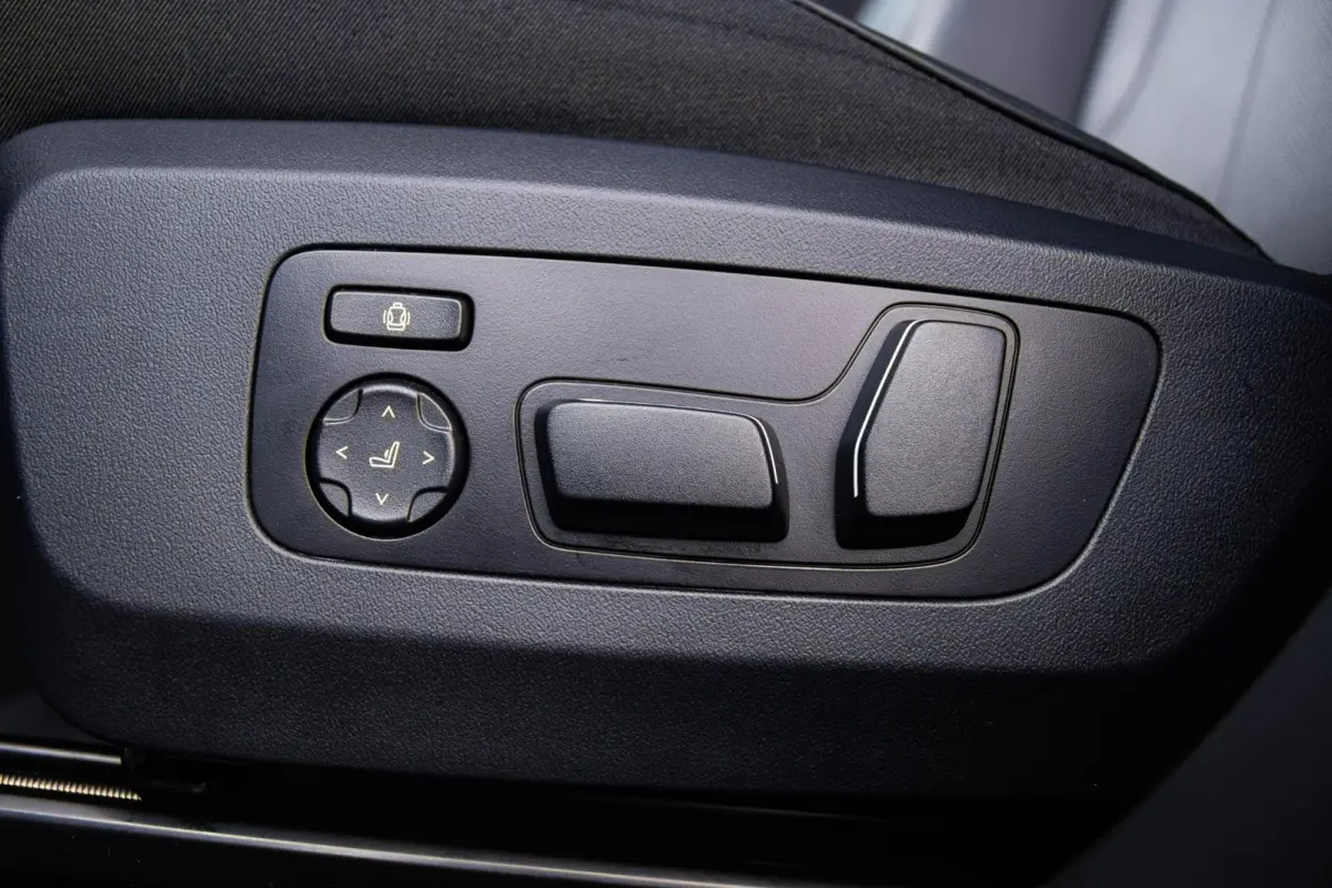 30e xDrive M Sport - Trekhaak - Panoramadak - Premium Pack - Professional Pack - Sportstoelen - Parking/Driving Assistant Plus - Harman Kardon - Comfort Access - getinte Ruiten