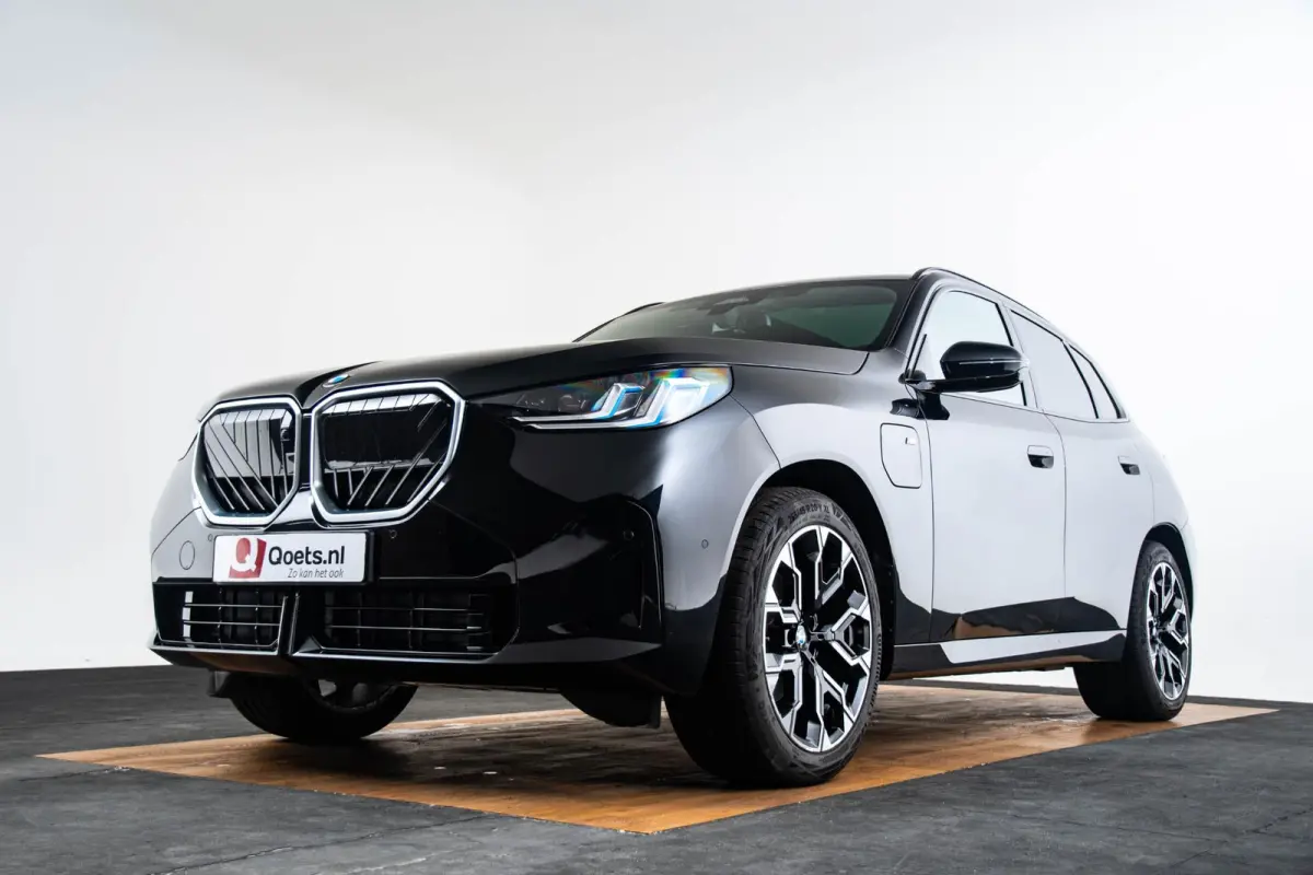 30e xDrive M Sport - Trekhaak - Panoramadak - Premium Pack - Professional Pack - Sportstoelen - Parking/Driving Assistant Plus - Harman Kardon - Comfort Access - getinte Ruiten
