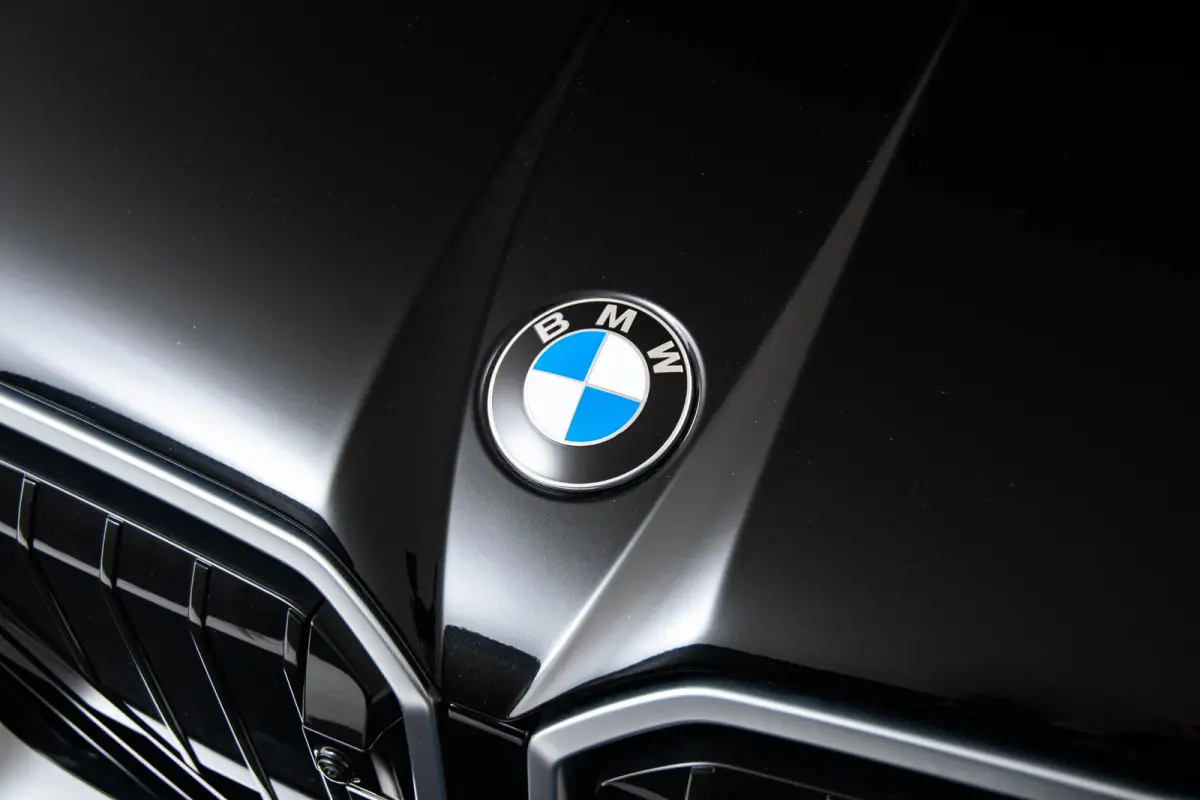30e xDrive M Sport - Trekhaak - Panoramadak - Premium Pack - Professional Pack - Sportstoelen - Parking/Driving Assistant Plus - Harman Kardon - Comfort Access - getinte Ruiten