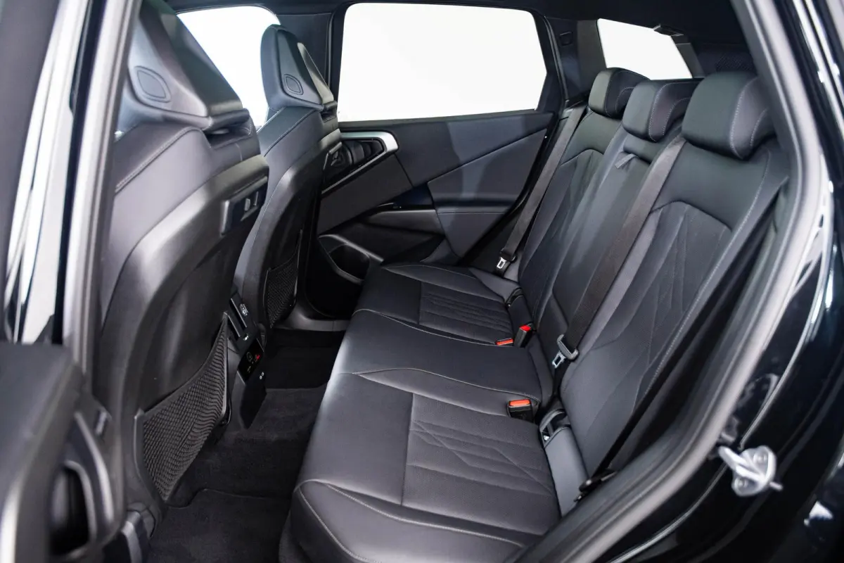 30e xDrive M Sport - Trekhaak - Panoramadak - Premium Pack - Professional Pack - Sportstoelen - Parking/Driving Assistant Plus - Harman Kardon - Comfort Access - getinte Ruiten