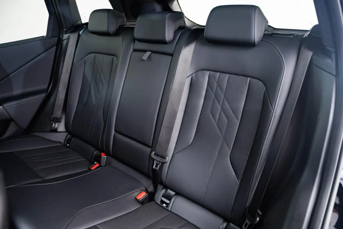 30e xDrive M Sport - Trekhaak - Panoramadak - Premium Pack - Professional Pack - Sportstoelen - Parking/Driving Assistant Plus - Harman Kardon - Comfort Access - getinte Ruiten