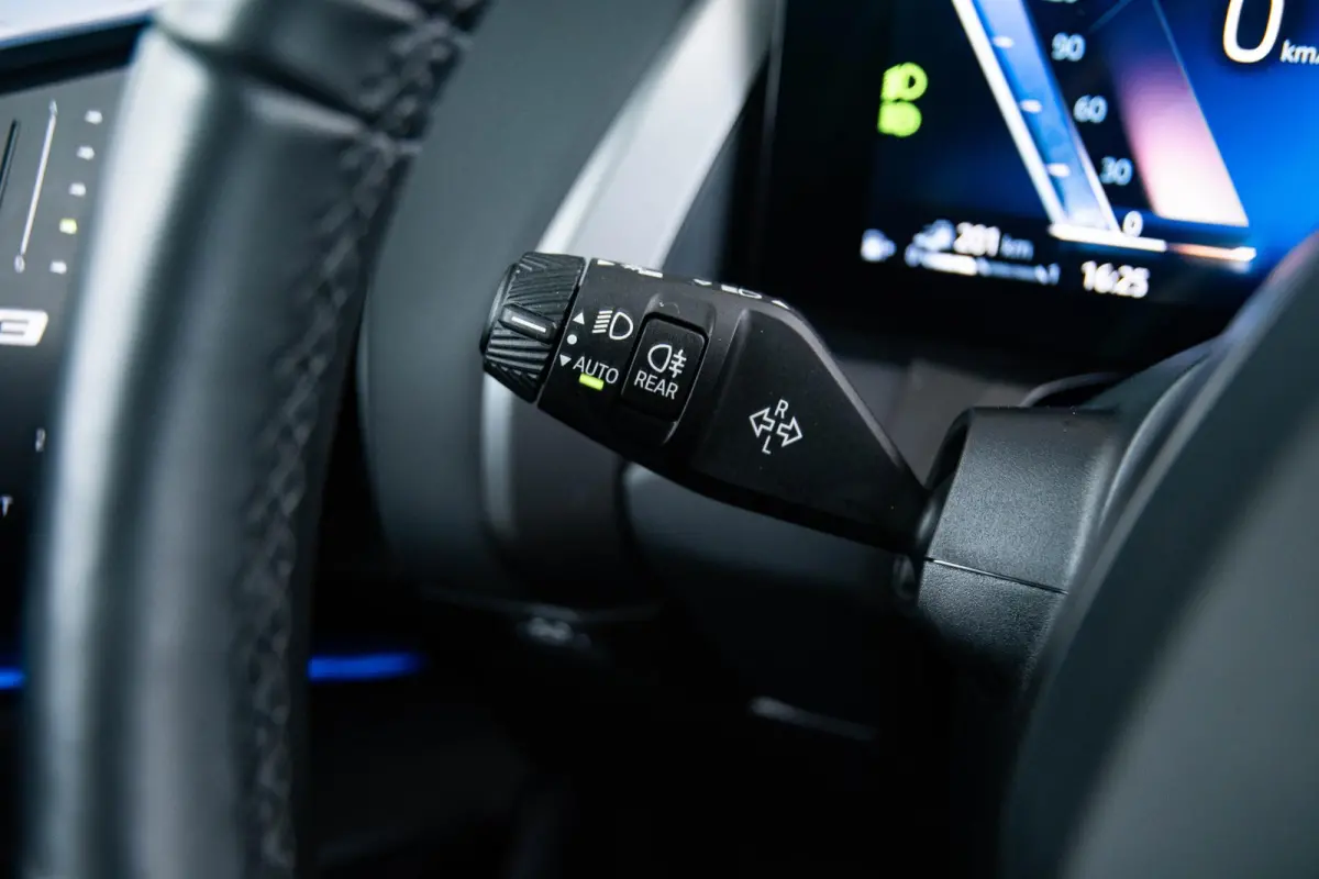 30e xDrive M Sport - Trekhaak - Panoramadak - Premium Pack - Professional Pack - Sportstoelen - Parking/Driving Assistant Plus - Harman Kardon - Comfort Access - getinte Ruiten