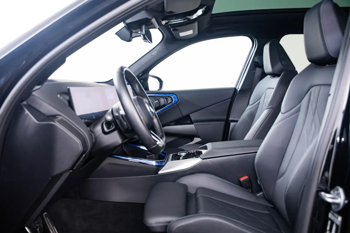 30e xDrive M Sport - Trekhaak - Panoramadak - Premium Pack - Professional Pack - Sportstoelen - Parking/Driving Assistant Plus - Harman Kardon - Comfort Access - getinte Ruiten