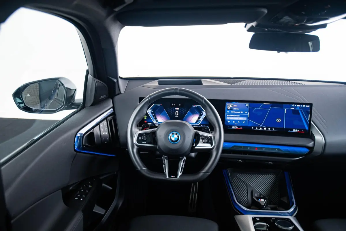 30e xDrive M Sport - Trekhaak - Panoramadak - Premium Pack - Professional Pack - Sportstoelen - Parking/Driving Assistant Plus - Harman Kardon - Comfort Access - getinte Ruiten