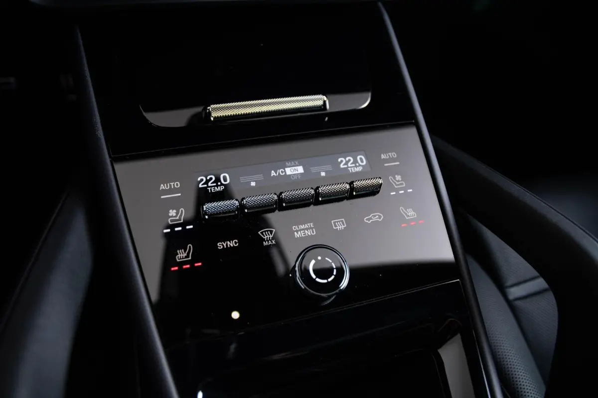4.0 S Trekhaak - Stoelventilatie/verwarming  - Bijrijdersdisplay - Sport chrono - Stuurbekrachtiging Plus - BOSE - 3D Surround View - Head up - adaptieve cruise control -