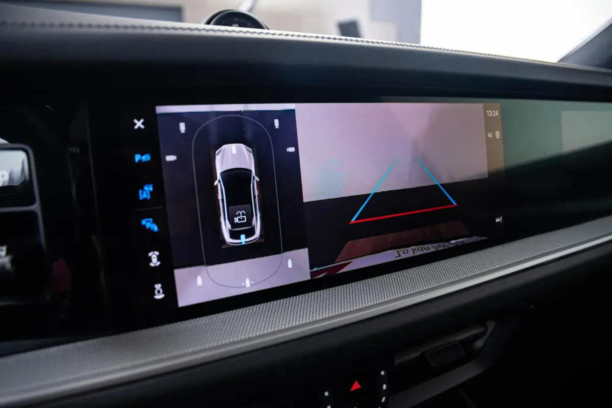 4.0 S Trekhaak - Stoelventilatie/verwarming  - Bijrijdersdisplay - Sport chrono - Stuurbekrachtiging Plus - BOSE - 3D Surround View - Head up - adaptieve cruise control -