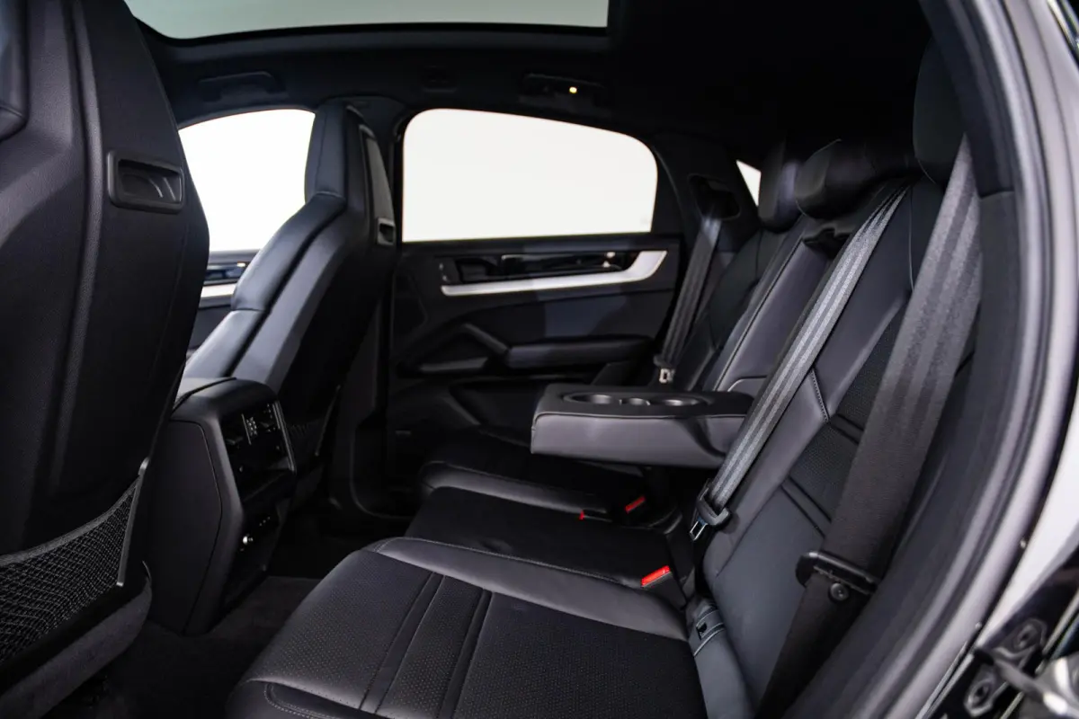 4.0 S Trekhaak - Stoelventilatie/verwarming  - Bijrijdersdisplay - Sport chrono - Stuurbekrachtiging Plus - BOSE - 3D Surround View - Head up - adaptieve cruise control -