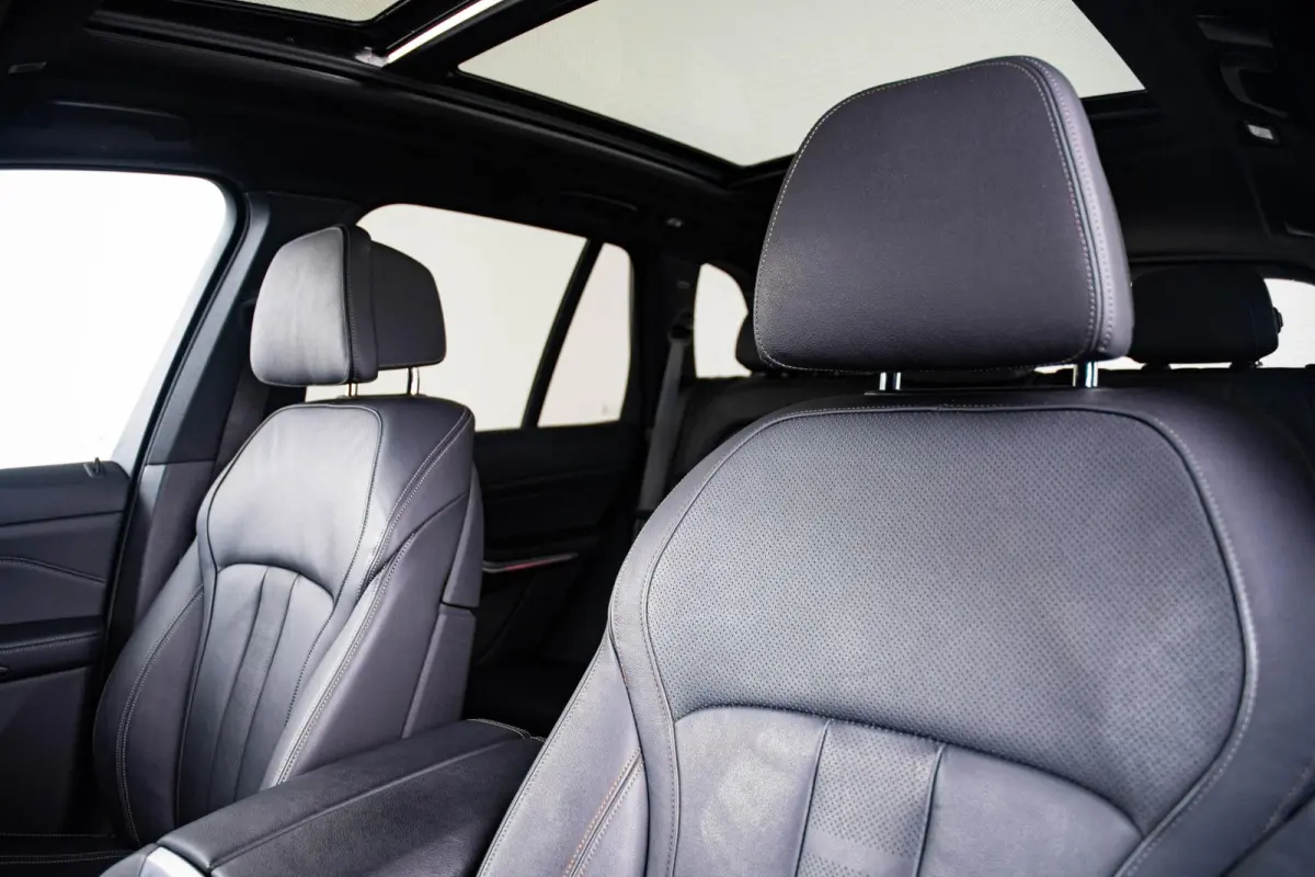 xDrive30d High Executive M Sport - Trekhaak - Panoramadak - Comfortstoelen - Warmte Comfort Pack - CraftedClarity - Getinte Ruiten - Comfort Access - Active Cruise Control - Parking Assistan