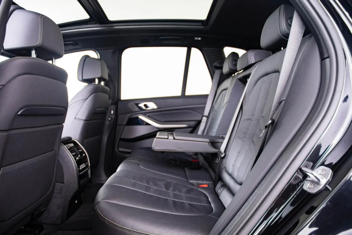 xDrive30d High Executive M Sport - Trekhaak - Panoramadak - Comfortstoelen - Warmte Comfort Pack - CraftedClarity - Getinte Ruiten - Comfort Access - Active Cruise Control - Parking Assistan