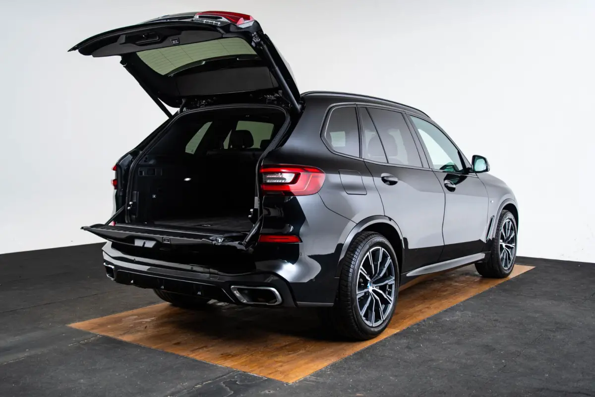 xDrive30d High Executive M Sport - Trekhaak - Panoramadak - Comfortstoelen - Warmte Comfort Pack - CraftedClarity - Getinte Ruiten - Comfort Access - Active Cruise Control - Parking Assistan