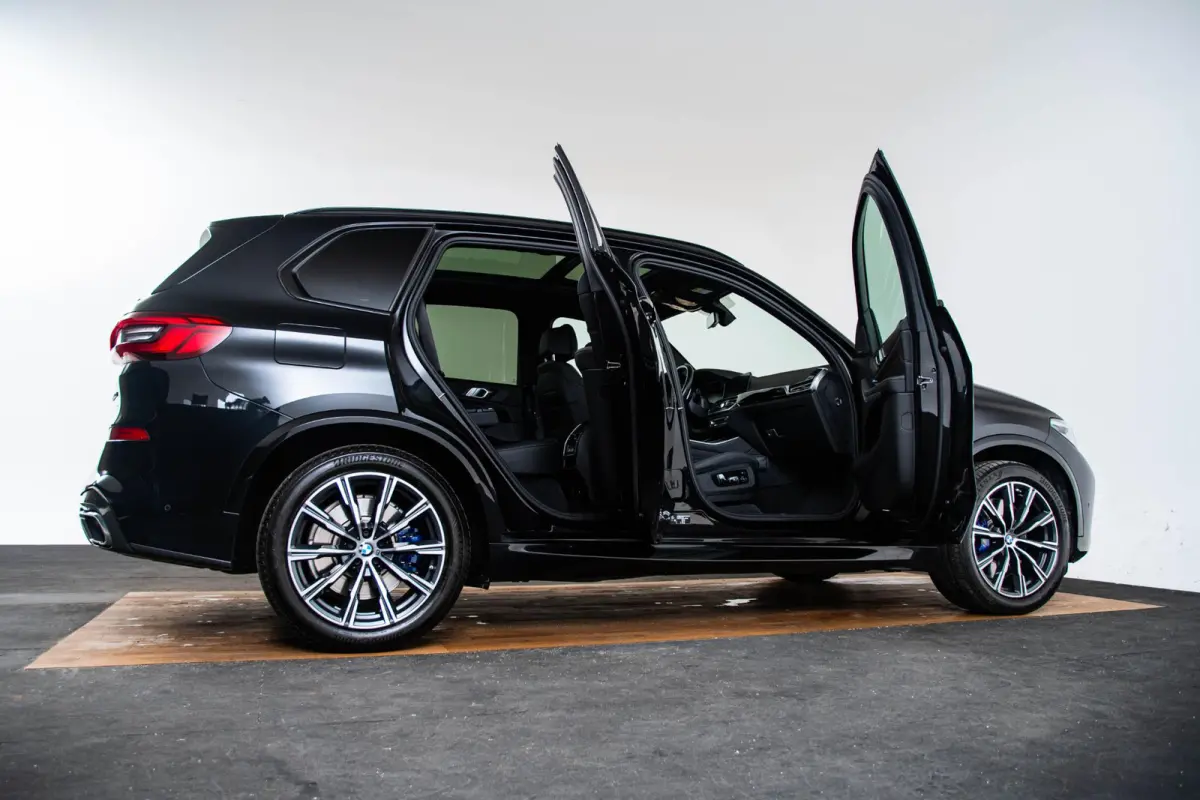 xDrive30d High Executive M Sport - Trekhaak - Panoramadak - Comfortstoelen - Warmte Comfort Pack - CraftedClarity - Getinte Ruiten - Comfort Access - Active Cruise Control - Parking Assistan