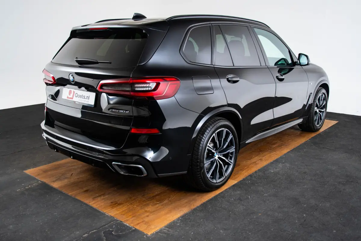 xDrive30d High Executive M Sport - Trekhaak - Panoramadak - Comfortstoelen - Warmte Comfort Pack - CraftedClarity - Getinte Ruiten - Comfort Access - Active Cruise Control - Parking Assistan
