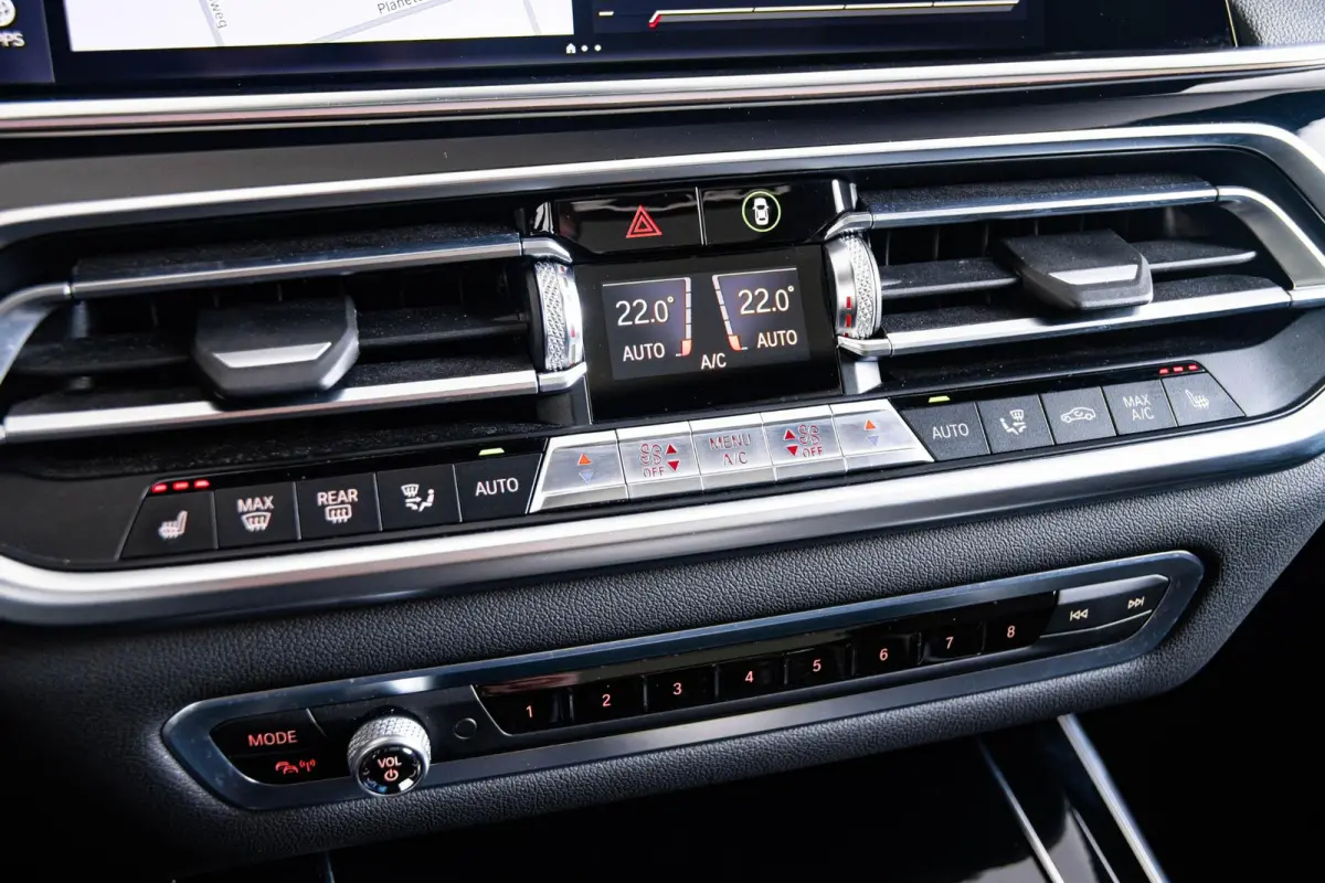 xDrive30d High Executive M Sport - Trekhaak - Panoramadak - Comfortstoelen - Warmte Comfort Pack - CraftedClarity - Getinte Ruiten - Comfort Access - Active Cruise Control - Parking Assistan