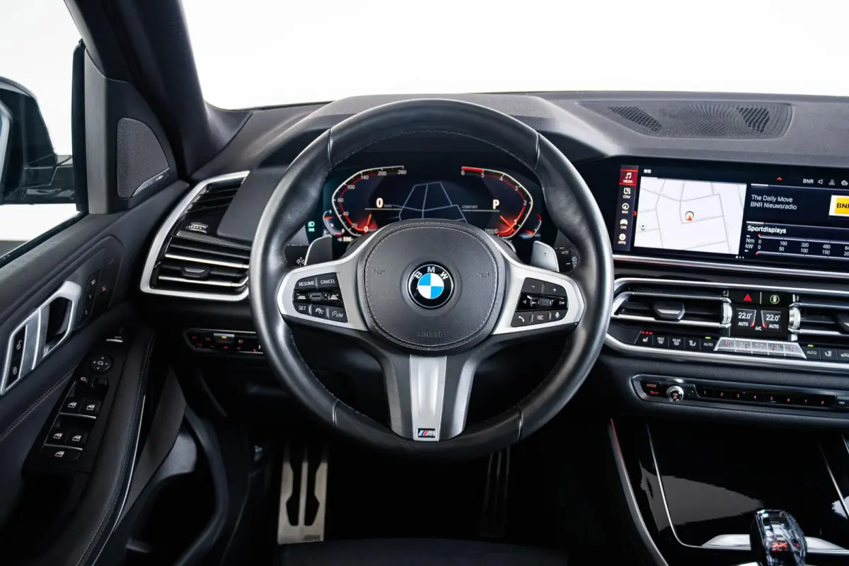 xDrive30d High Executive M Sport - Trekhaak - Panoramadak - Comfortstoelen - Warmte Comfort Pack - CraftedClarity - Getinte Ruiten - Comfort Access - Active Cruise Control - Parking Assistan