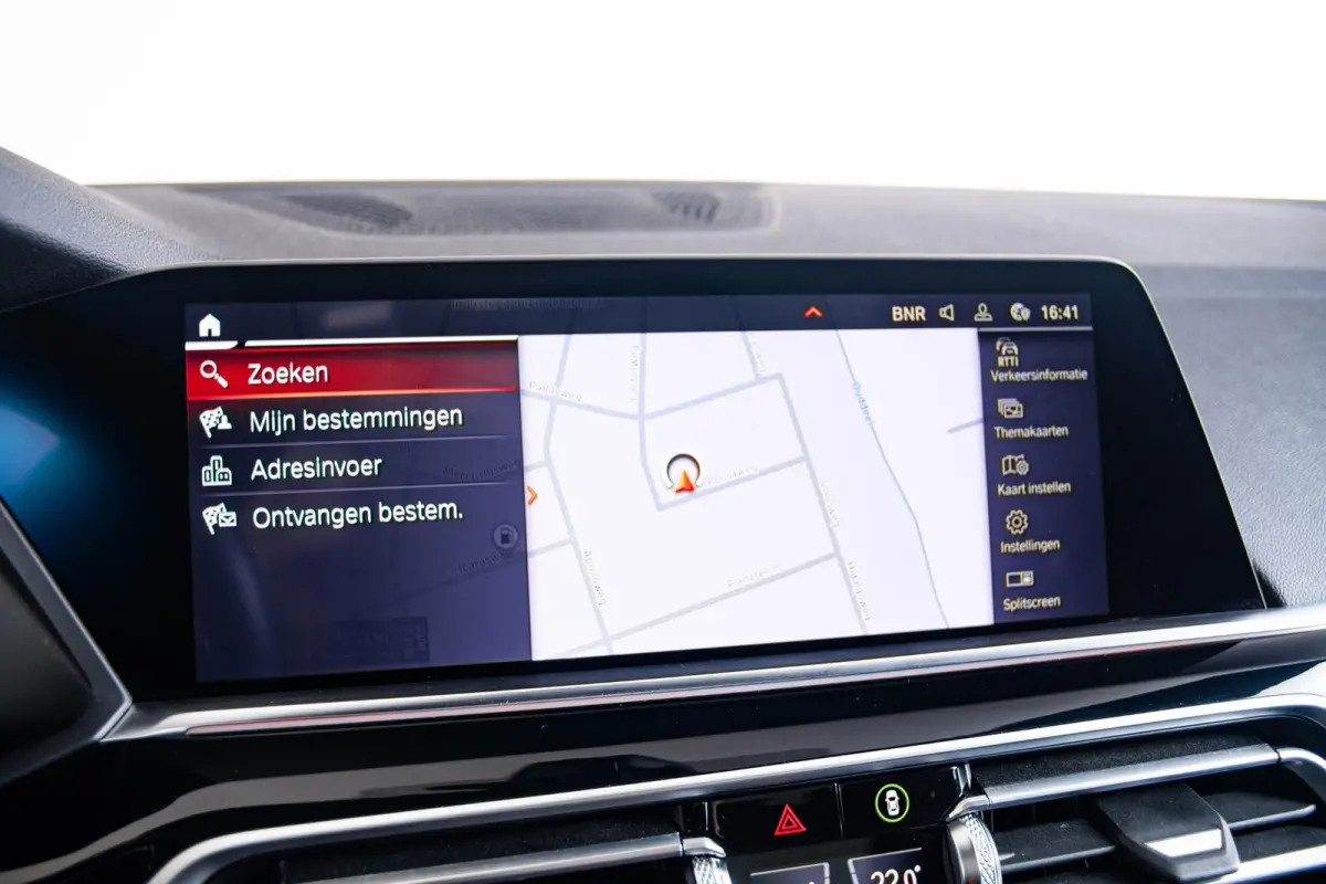 xDrive30d High Executive M Sport - Trekhaak - Panoramadak - Comfortstoelen - Warmte Comfort Pack - CraftedClarity - Getinte Ruiten - Comfort Access - Active Cruise Control - Parking Assistan