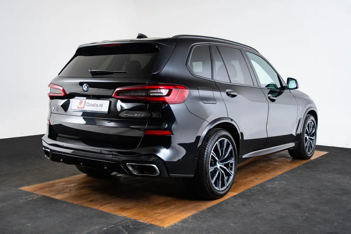 xDrive30d High Executive M Sport - Trekhaak - Panoramadak - Comfortstoelen - Warmte Comfort Pack - CraftedClarity - Getinte Ruiten - Comfort Access - Active Cruise Control - Parking Assistan