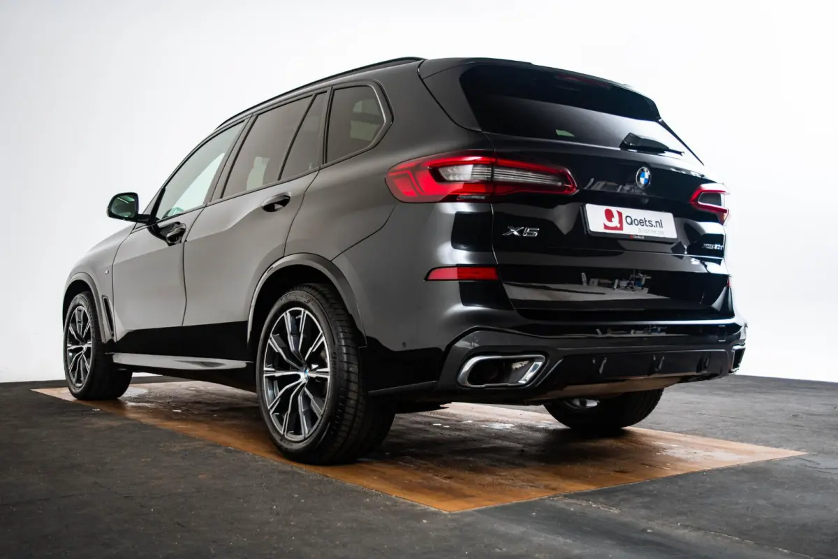 xDrive30d High Executive M Sport - Trekhaak - Panoramadak - Comfortstoelen - Warmte Comfort Pack - CraftedClarity - Getinte Ruiten - Comfort Access - Active Cruise Control - Parking Assistan