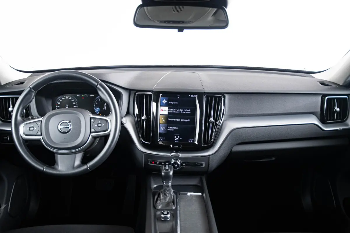 2.0 T5 Momentum Trekhaak - Smartphone integratie - Park Assist Pilot - Navigatie - Camera - Climate Control - PDC