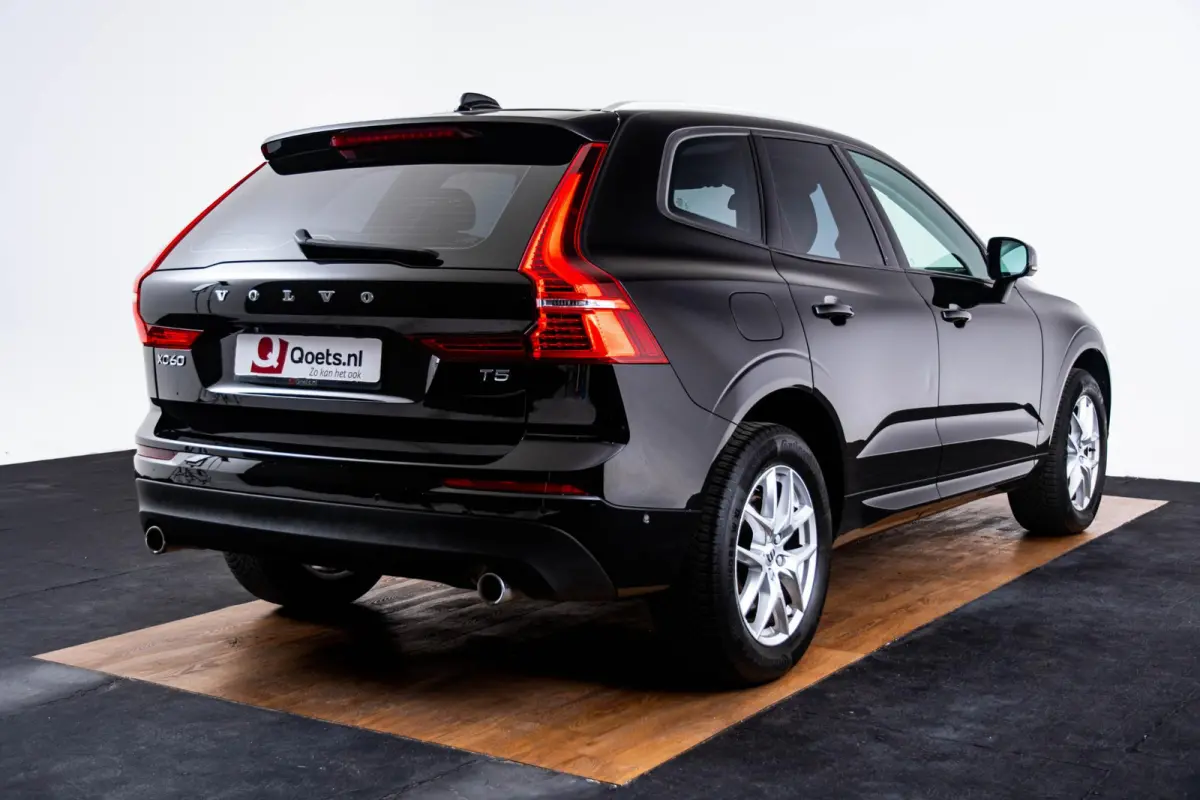 2.0 T5 Momentum Trekhaak - Smartphone integratie - Park Assist Pilot - Navigatie - Camera - Climate Control - PDC