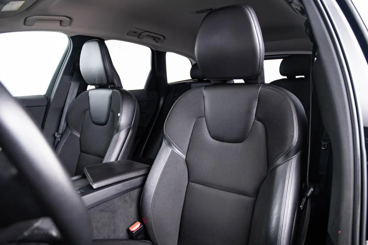 2.0 T5 Momentum Trekhaak - Smartphone integratie - Park Assist Pilot - Navigatie - Camera - Climate Control - PDC
