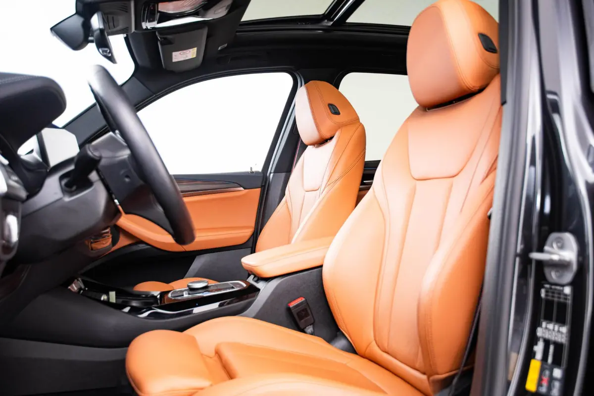 Executive 80 kWh Sportstoelen - stoelverwarming - Getinte ruiten - Comfort acces - Ambiance verlichting - Driving Assistant Professional - Parking Pack - Active Guard/Protection -