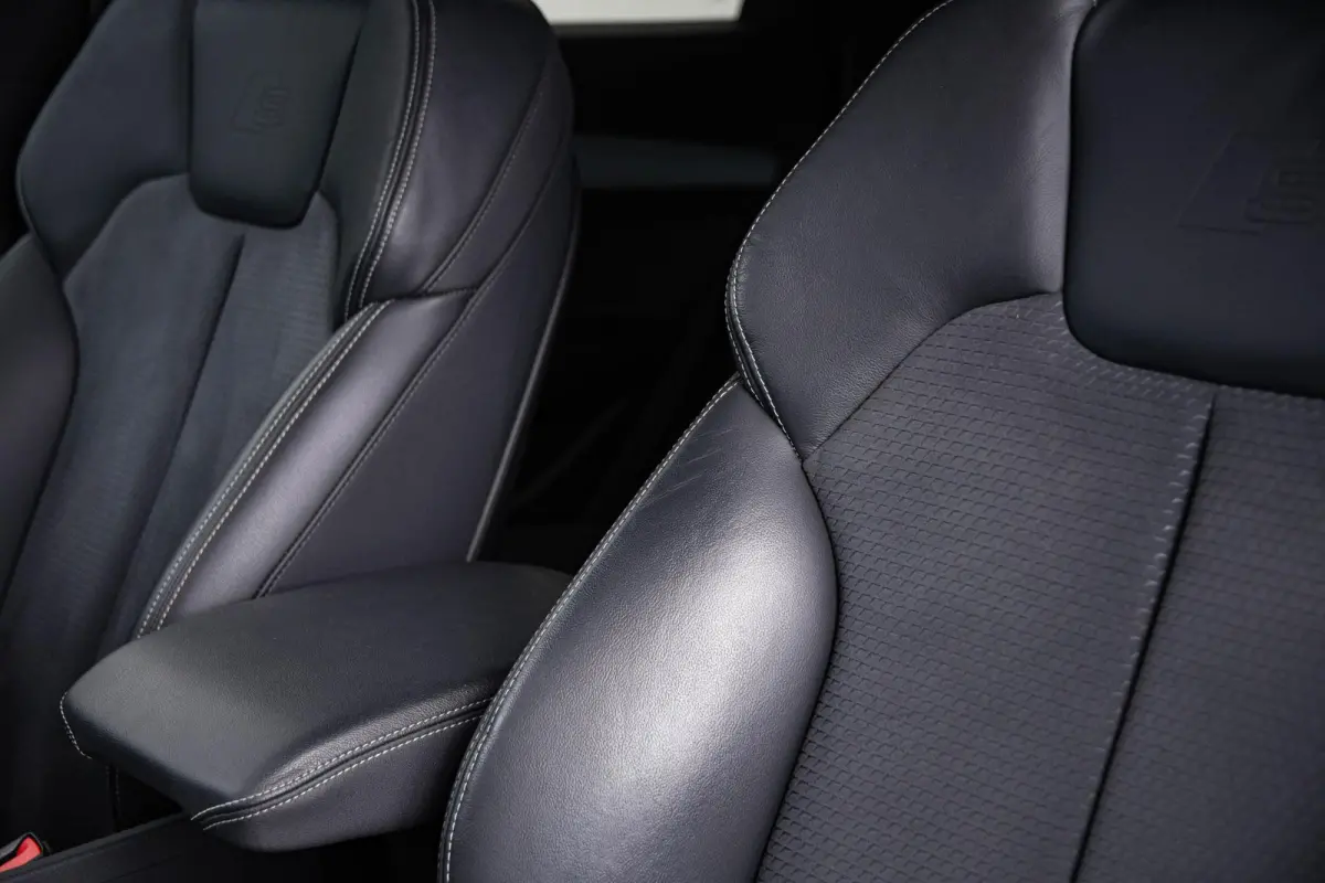 50 TFSI e S edition Trekhaak - Privacy glas - Interieurvoorverwarming - Audi soundsystem - Achterbank plus - Sportstoelen vóór - Lendensteunen vóór, elektrisch verstelbaar - Cruise contr