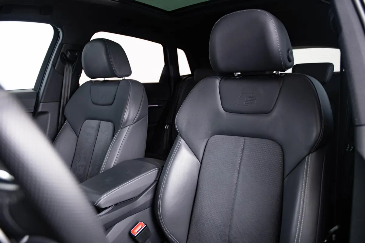 55 quattro S Edition 115 kWh Panoramadak - Adaptieve Cruise Control - Audi virtual mirrors - Stoelverwarming vóór - Elektrisch verstelbaar stuurwiel - Uitgebreide interieurvoorverwarming -