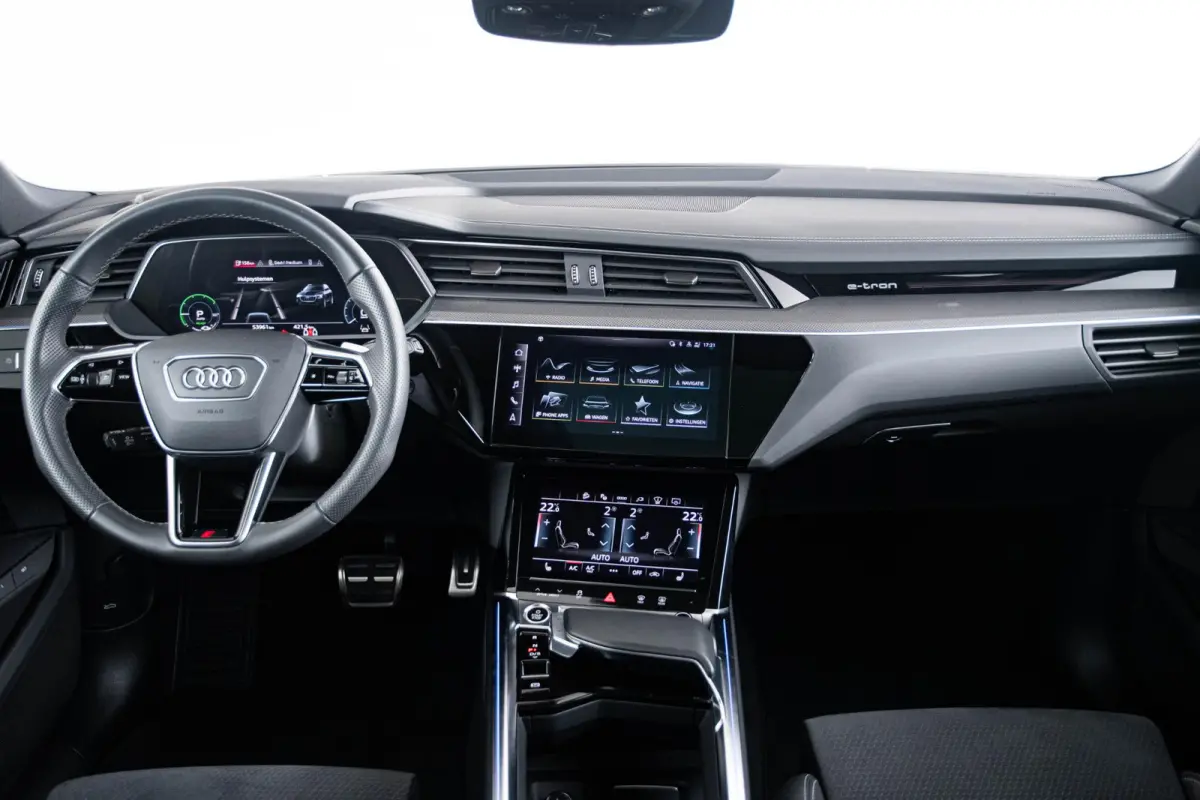 55 quattro S Edition 115 kWh Panoramadak - Adaptieve Cruise Control - Audi virtual mirrors - Stoelverwarming vóór - Elektrisch verstelbaar stuurwiel - Uitgebreide interieurvoorverwarming -