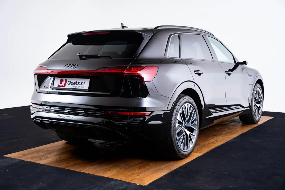 55 quattro S Edition 115 kWh Panoramadak - Adaptieve Cruise Control - Audi virtual mirrors - Stoelverwarming vóór - Elektrisch verstelbaar stuurwiel - Uitgebreide interieurvoorverwarming -