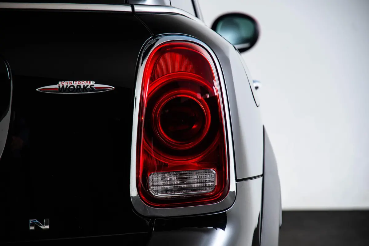 John Cooper Works ALL4 Chili Panoramadak - Head-up - Adaptive Cruise Control - Harman Kardon - Camera - Stoelverwarming - Navigatiesysteem - Park Assistant