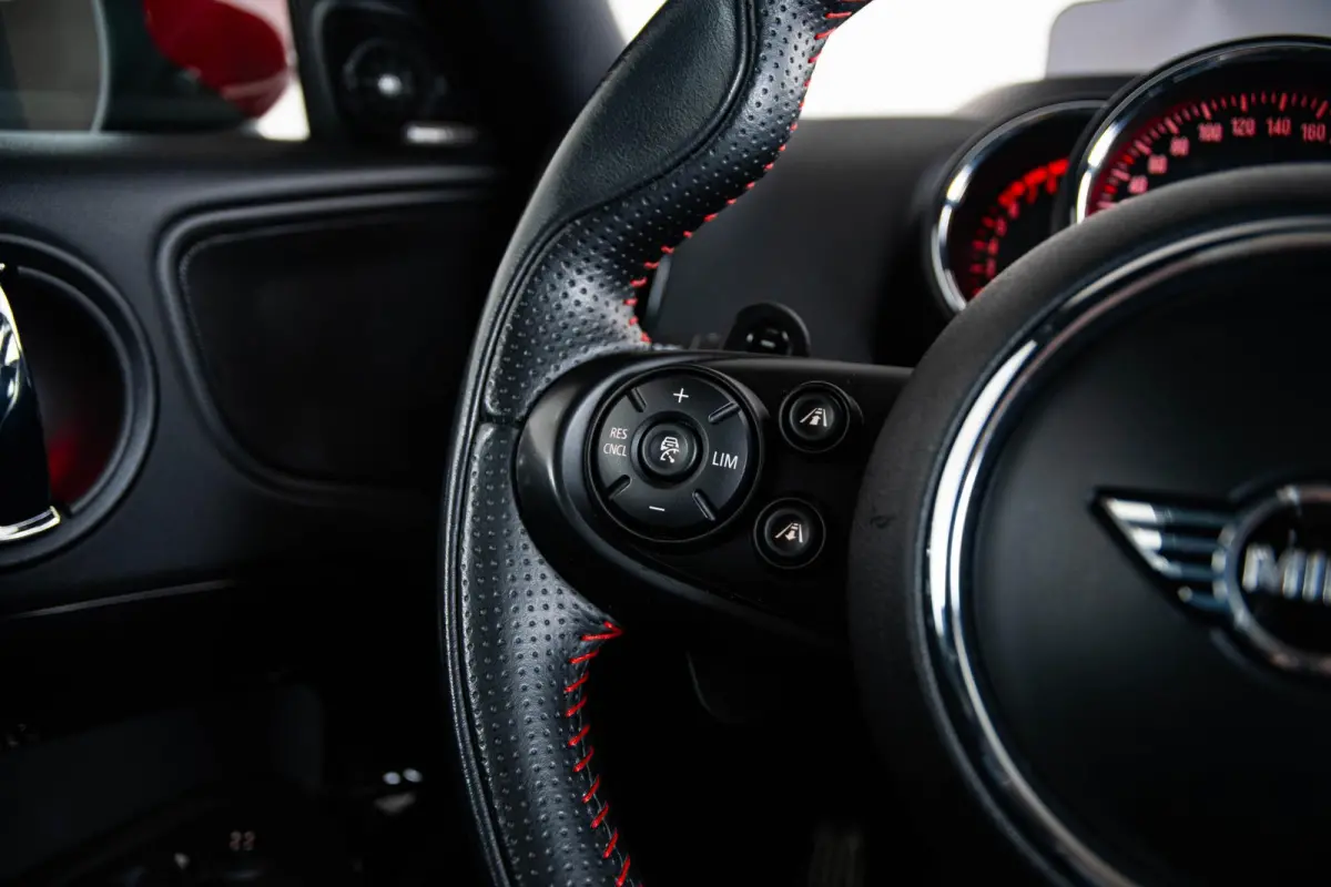 John Cooper Works ALL4 Chili Panoramadak - Head-up - Adaptive Cruise Control - Harman Kardon - Camera - Stoelverwarming - Navigatiesysteem - Park Assistant