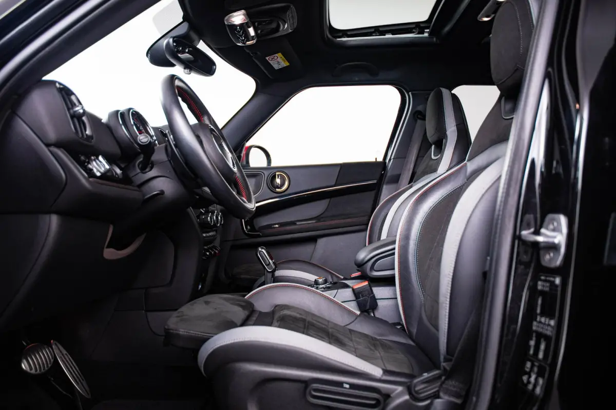 John Cooper Works ALL4 Chili Panoramadak - Head-up - Adaptive Cruise Control - Harman Kardon - Camera - Stoelverwarming - Navigatiesysteem - Park Assistant